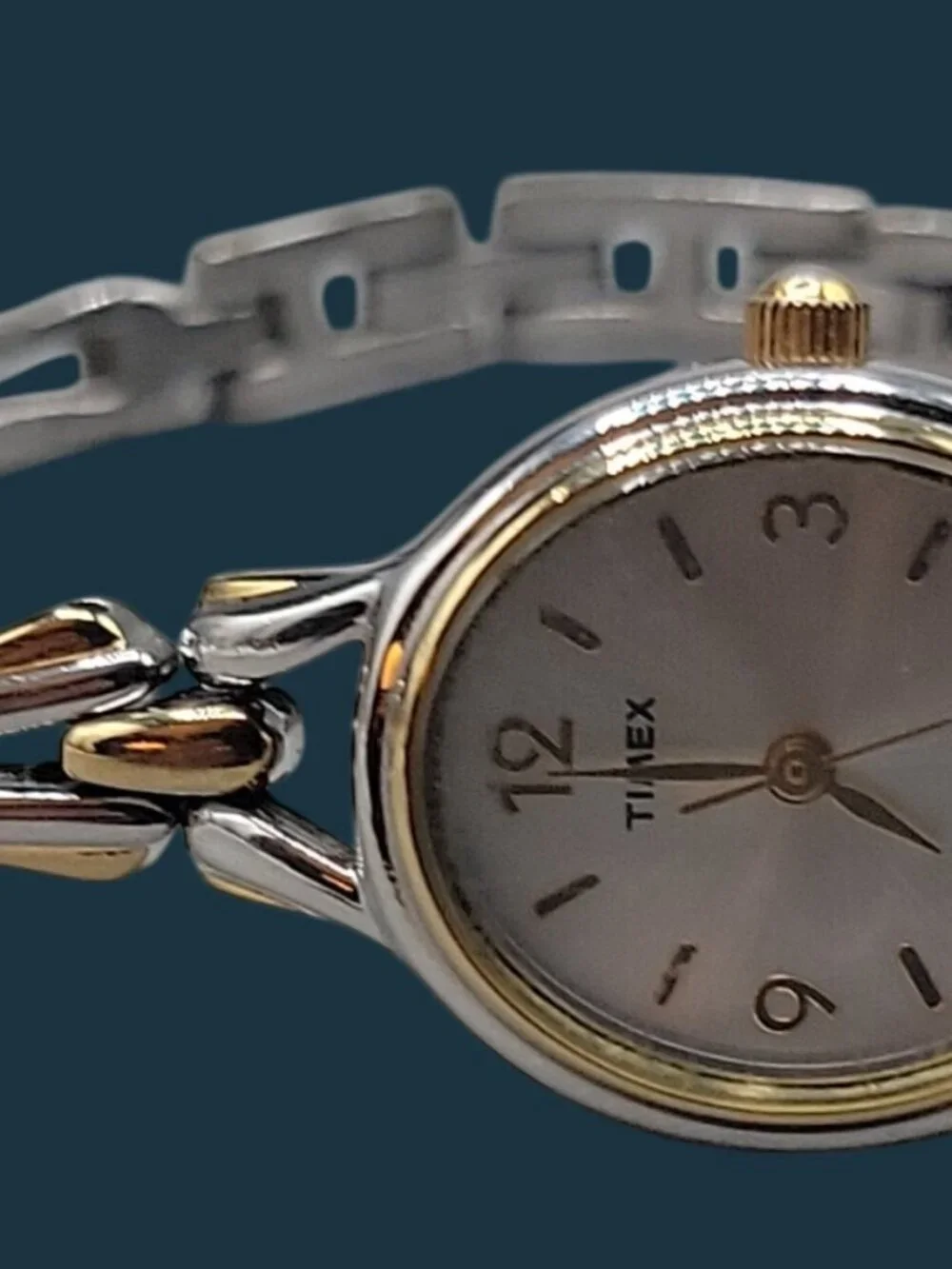 Vintage Timex Women's Two-Tone Watch N5 6.5